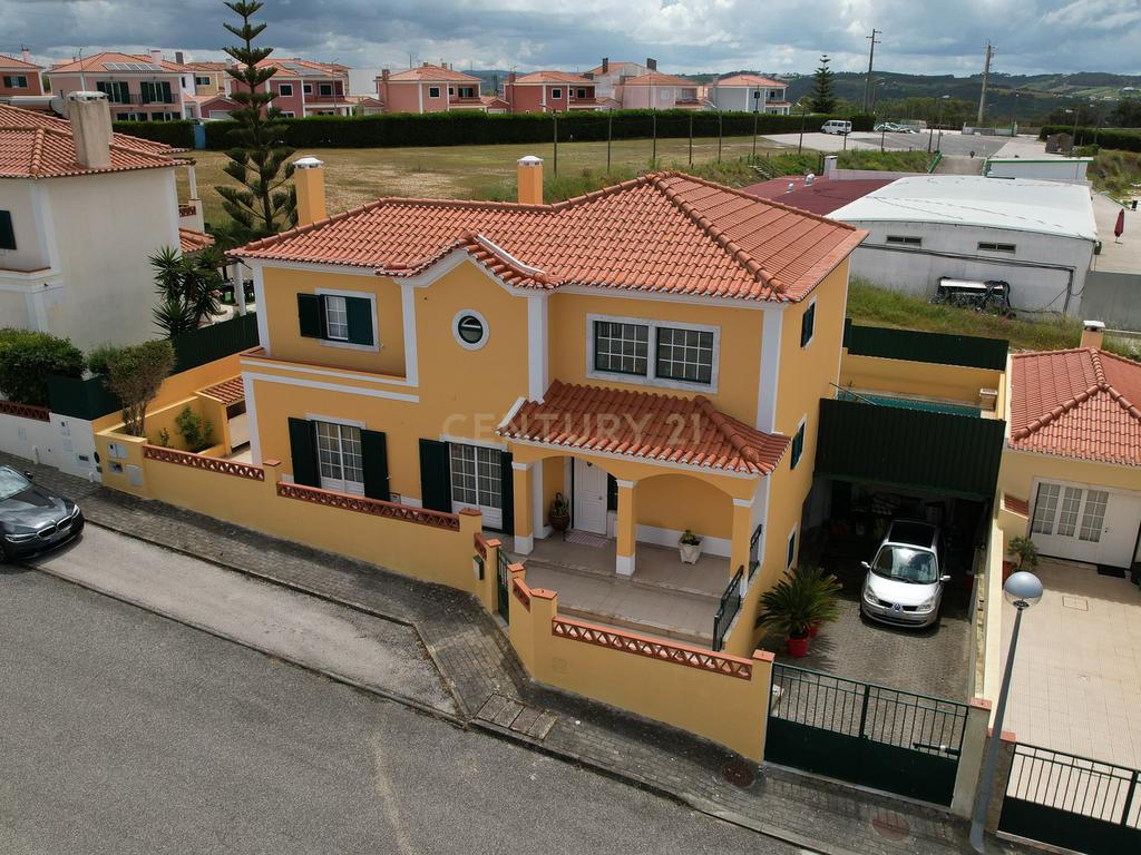 Moradia Isolada de Excelência - Apenas 10 Minutos da Ericeira - Image 2