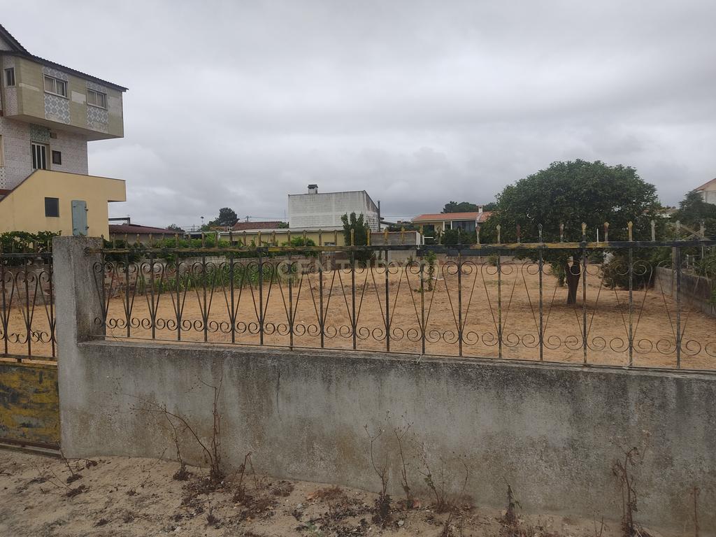Terreno para 2 Moradias Geminadas|| Projeto Ideal para Construtores na Quinta das Laranjeiras - Fernão Ferro  - Image 4