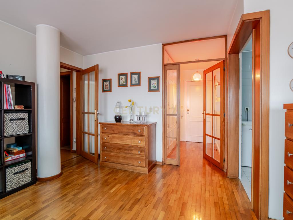 Apartamento T2 na Senhora da Hora, Matosinhos - Image 2