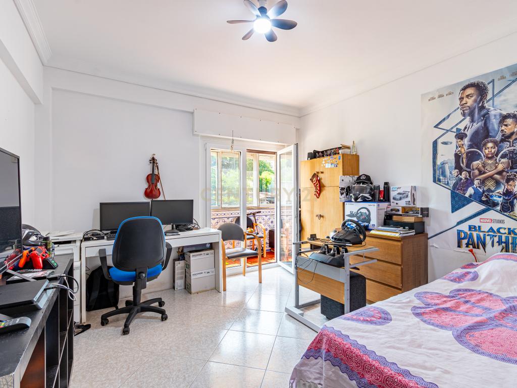 Apartamento T3 em Caneças com Vista e Luz Natural - Image 6