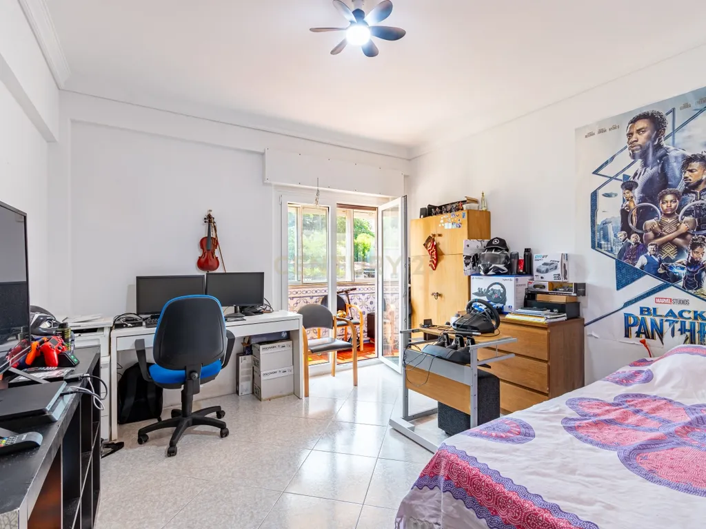 Apartamento T3 em Caneças com Vista e Luz Natural - Image 6