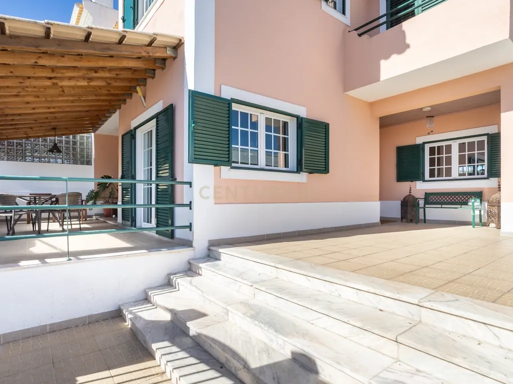 Moradia T4 em Setúbal | Conforto, Espaço e Privacidade - Image 5