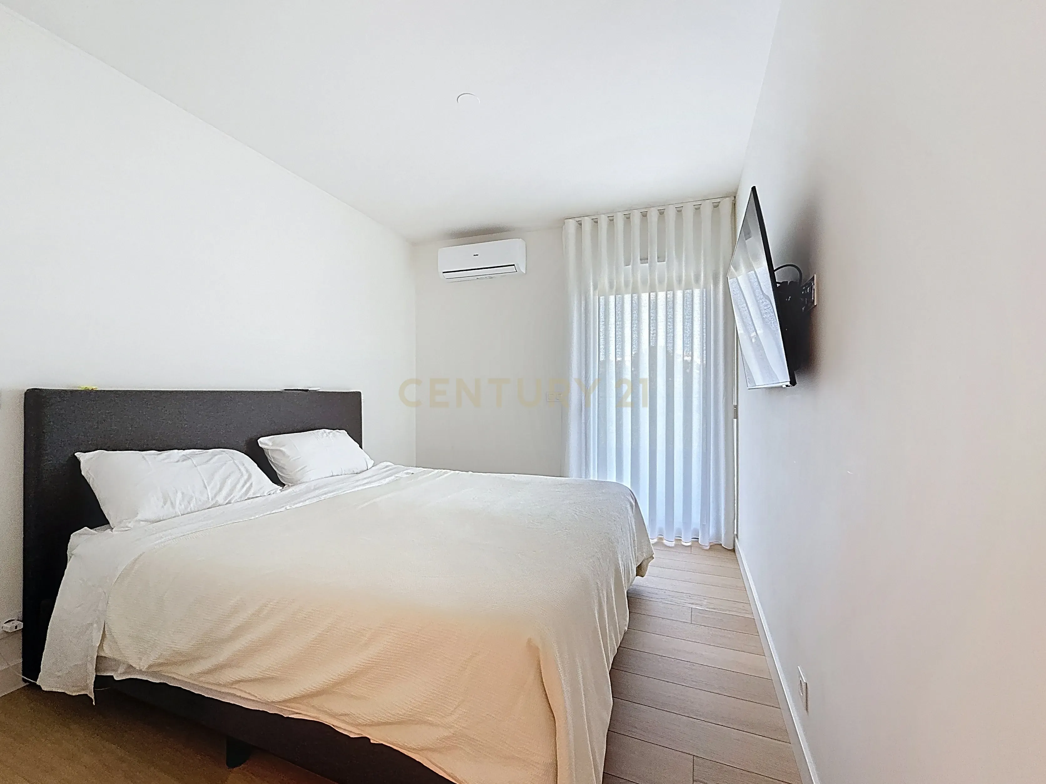 Apartamento T2 com Vista Rio, Semi-Novo, Empreendimento Seixal Baia / Vende-se com o mobiliário - Image 14