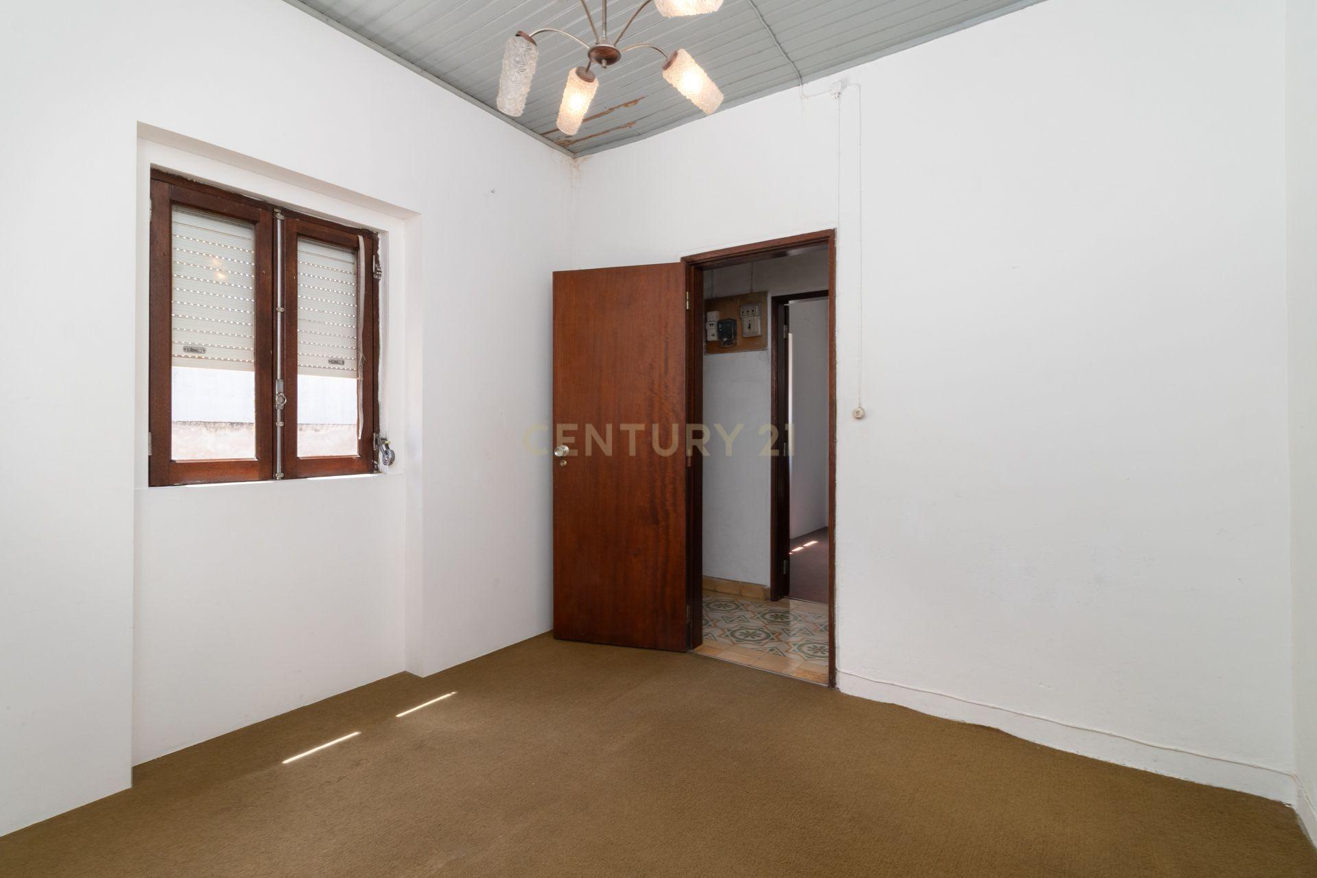 Moradia T3 com Jardim e Garagem em Santarém, Abrantes - Em Sistema de propostas Múltiplas - Image 34
