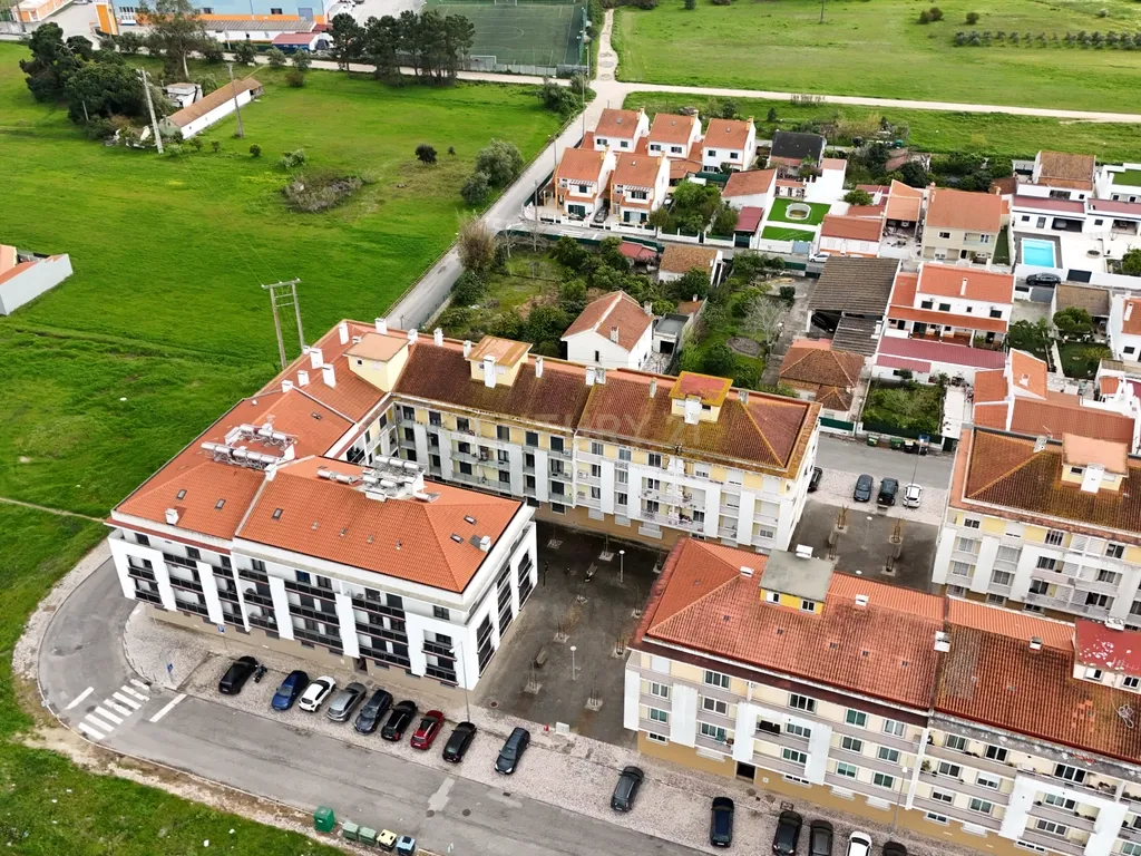 Apartamento T3 com Duas Varandas e Arrecadação, no Pinhal Novo - Image 37
