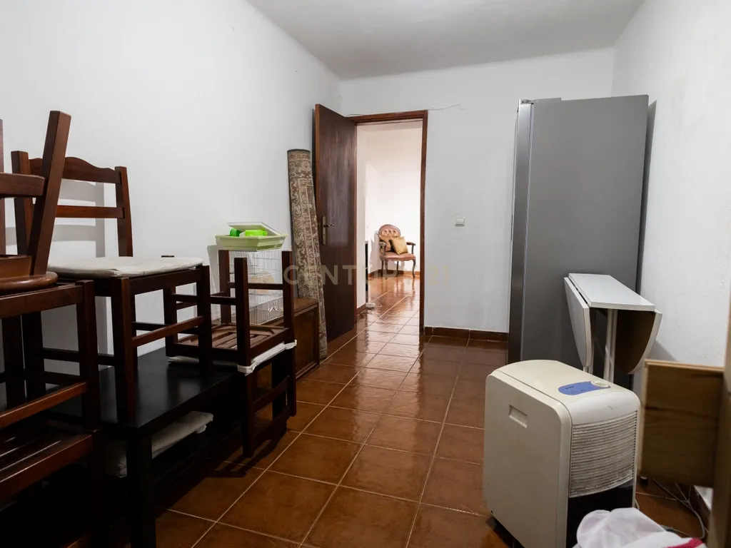 Moradia T5 com Terraço e Espaço Exterior - Image 15
