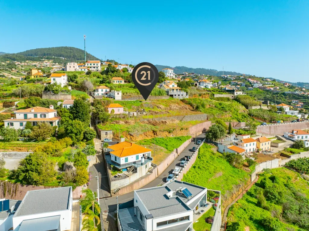 Terreno de Excelência | 3 Terrenos com Licença de Construção Emitida | Projeto para 5 Moradias de Prestígio | Vista Panorâmica para o Mar - Image 35