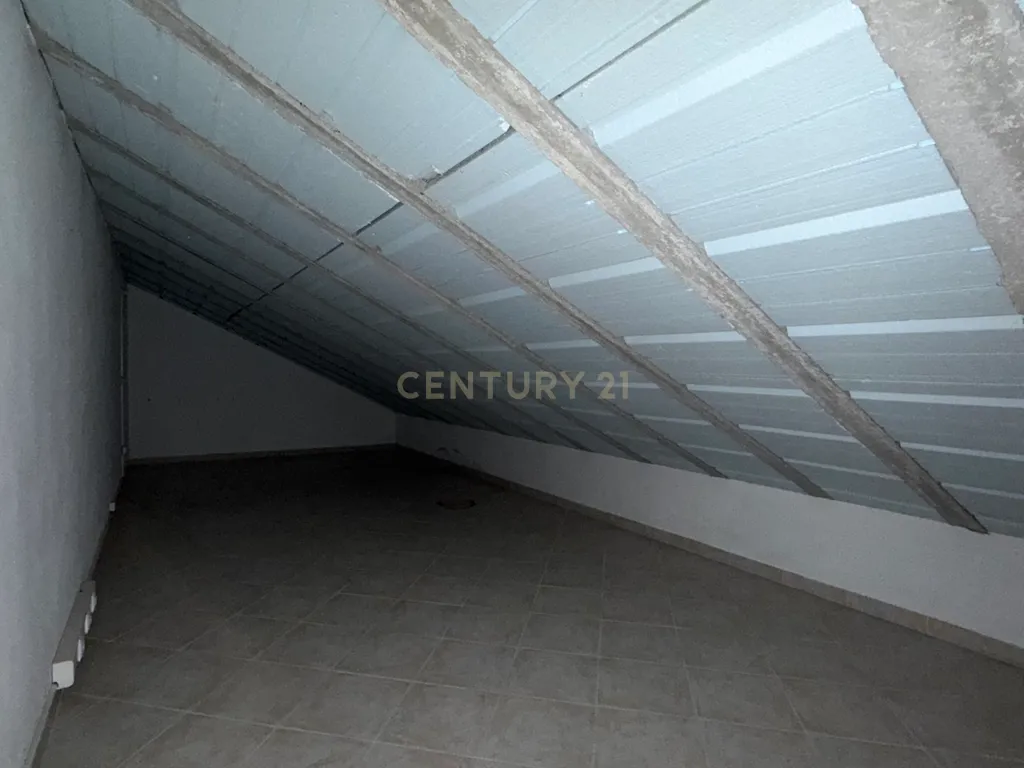 Apartamento T3 com Duas Varandas e Arrecadação, no Pinhal Novo - Image 32