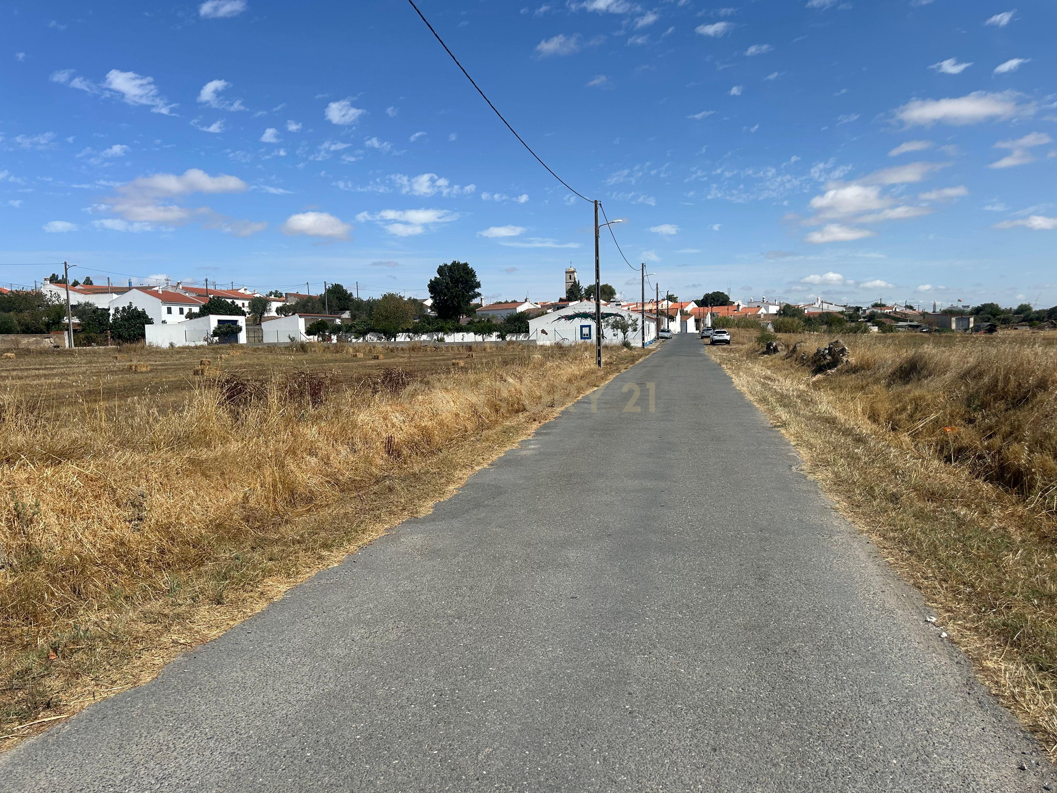 Fotografia 7 de Terreno Urbano Murado com Furo de Água e Eletricidade – Casével, Castro Verde