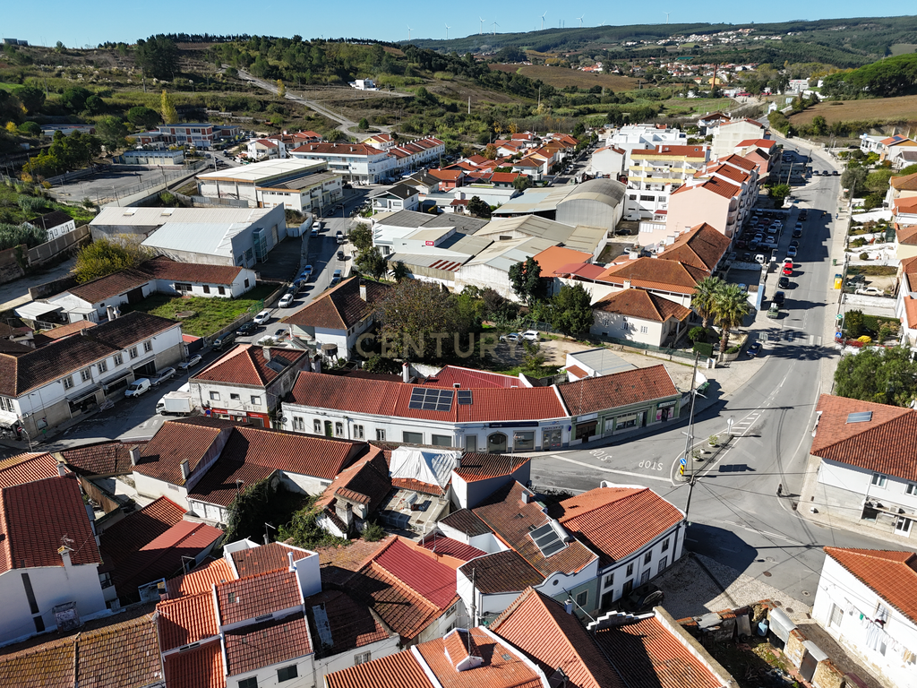 Imóvel comercial no centro da Merceana concelho de Alenquer, composto por dois pisos de 160 m² cada - Image 20