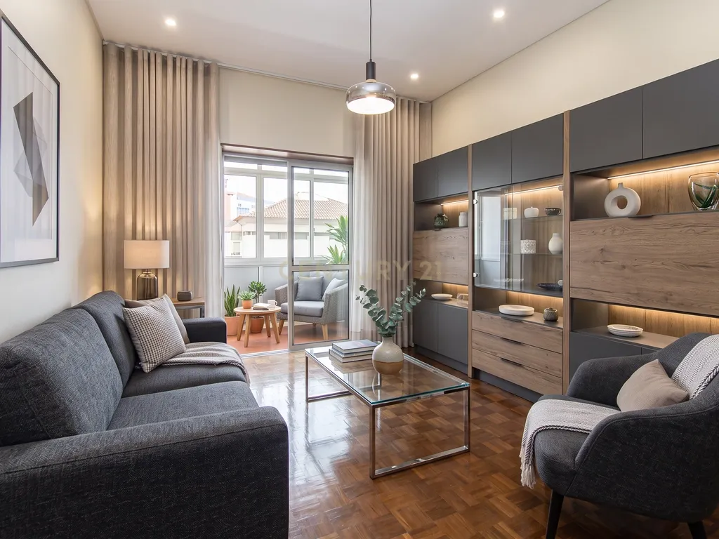 Apartamento T3 em Amora, Seixal - Image 1