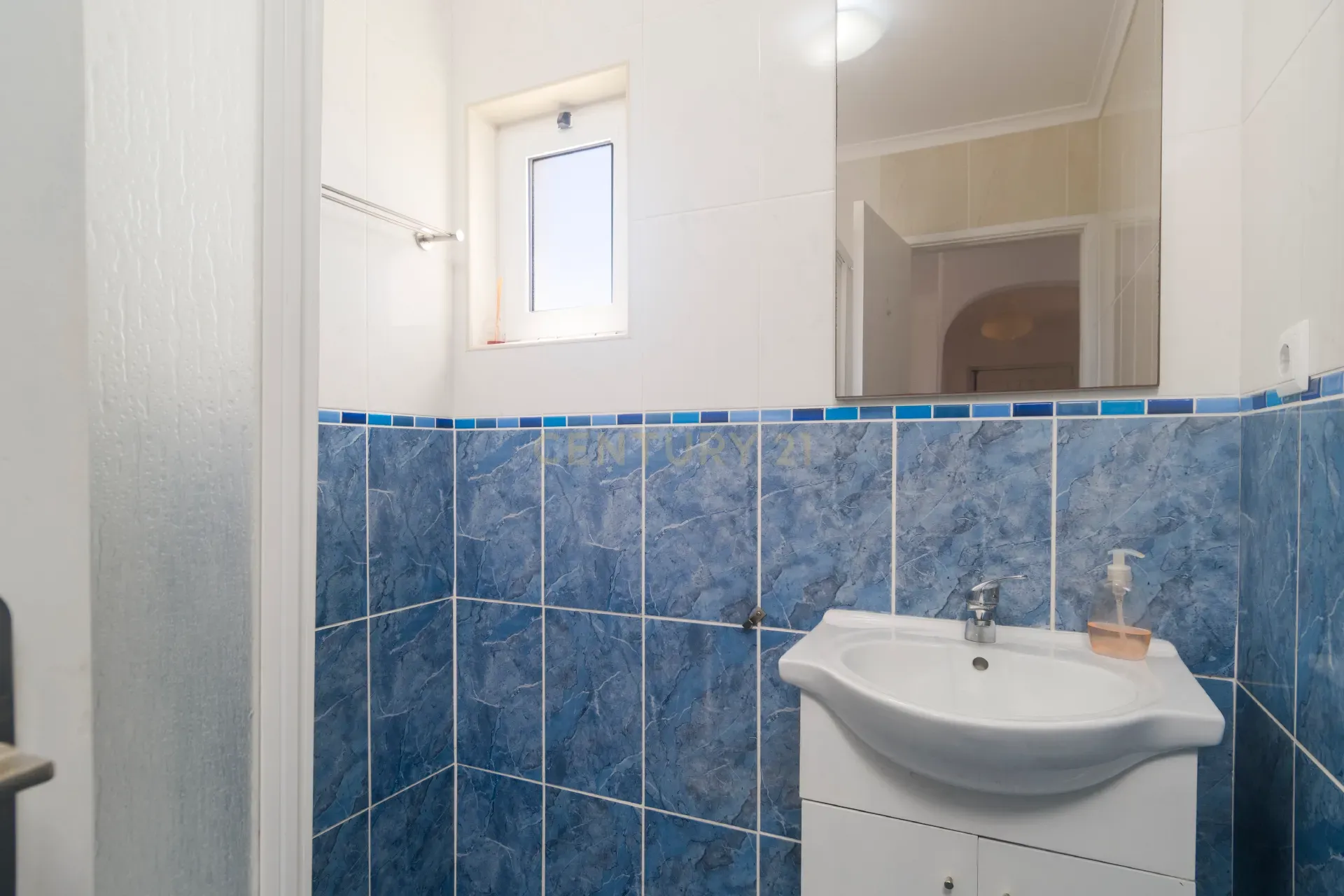 Apartamento T3 para Arrendamento no Coração de Tavira - Image 8