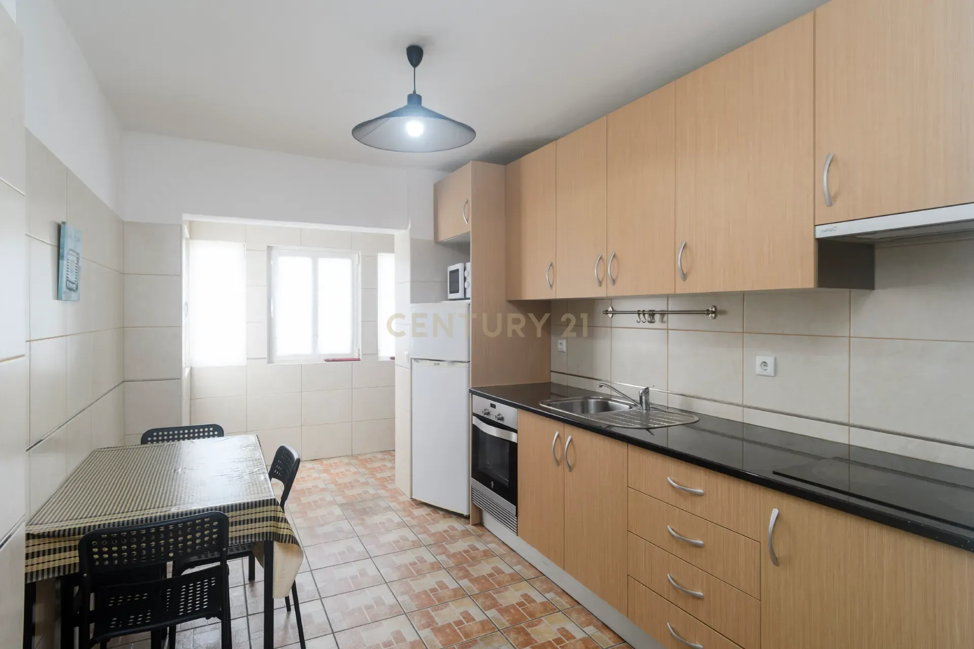 Apartamento T3 para Arrendamento no Coração de Tavira - Image 4