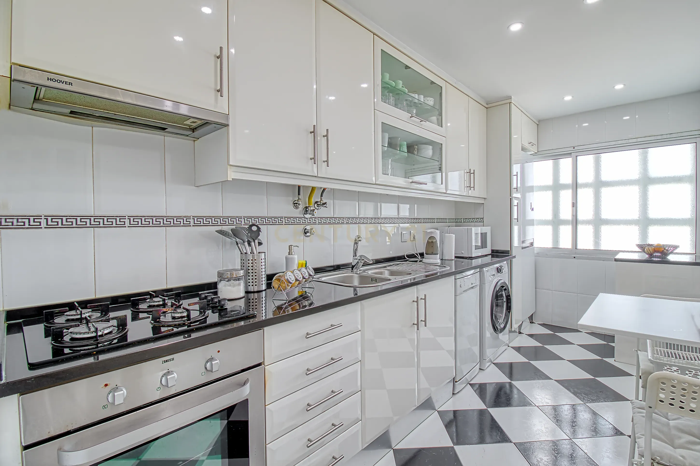 Fotografia 6 de Apartamento T2 com 70 m² e Vista Desafogada em Santo António dos Cavaleiros