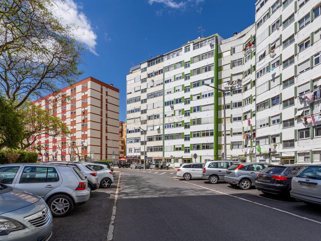 Apartamento T2 na Urbanização Codivel - Odivelas - Image 1