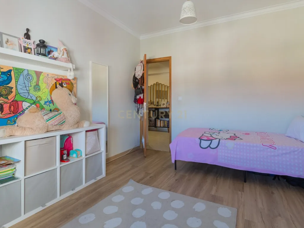 Apartamento Remodelado em Corroios, Seixal T3 + 3, garagem e Terraço - Image 25