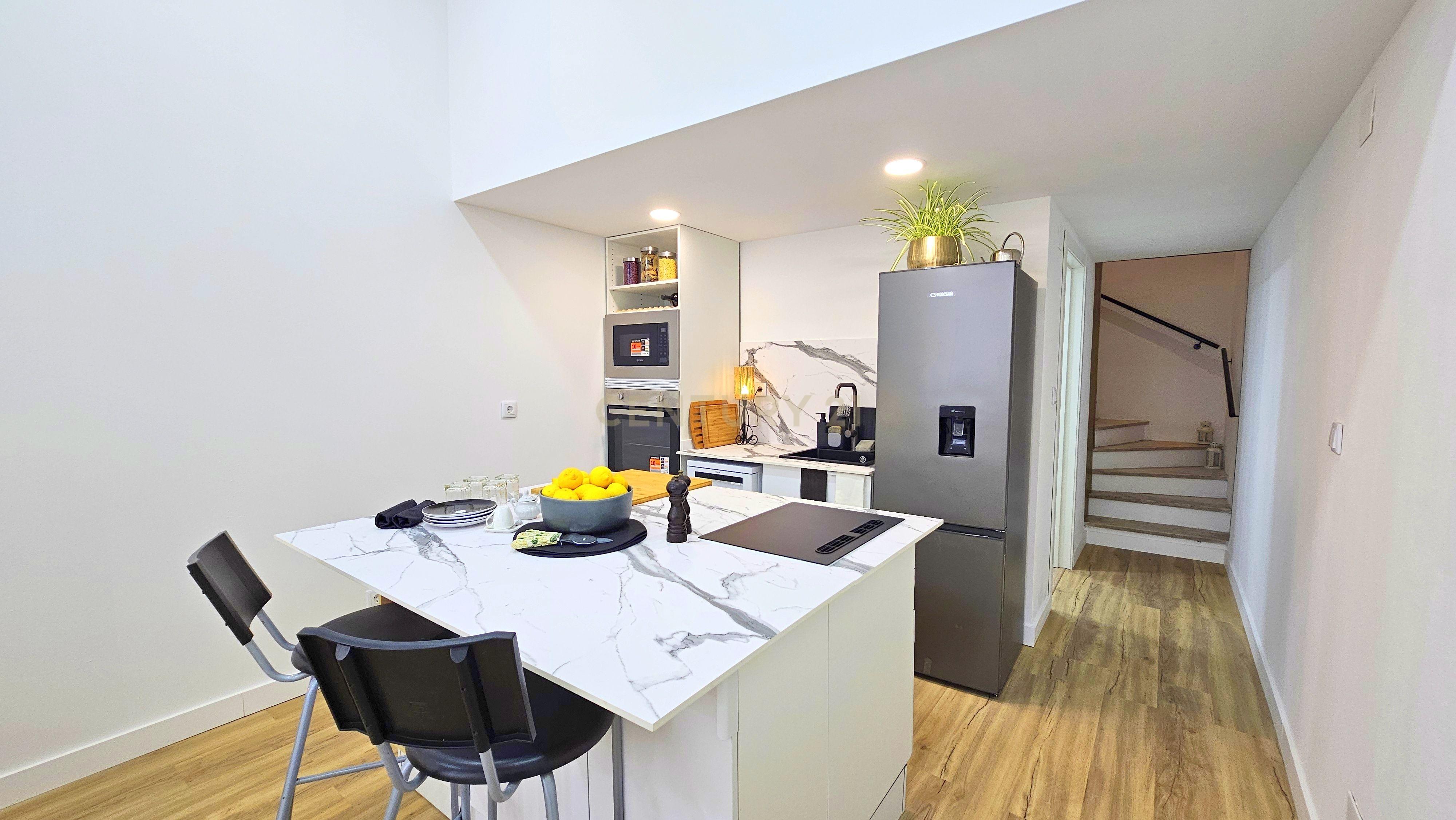 Fotografia 6 de Encantadora Moradia Duplex T1 Totalmente Remodelada em Setúbal