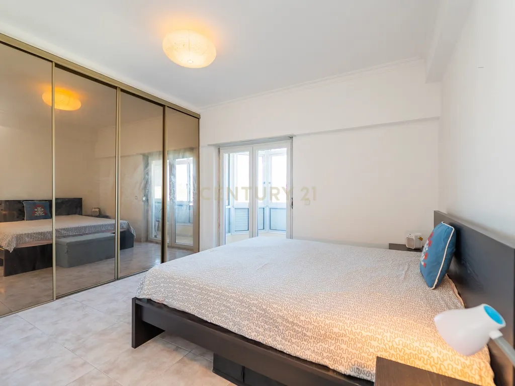 Apartamento T2 com espaço exterior Privativo em Zona Tranquila de Loures. - Image 15
