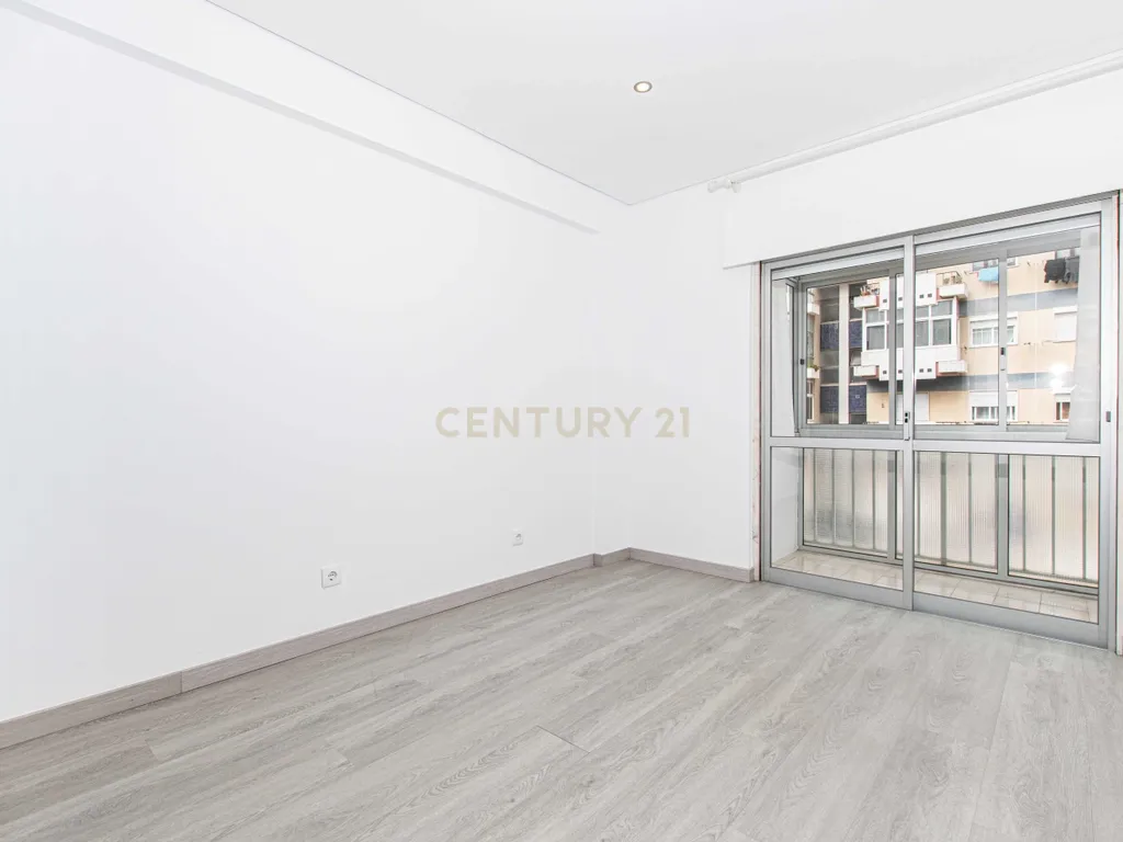 Apartamento T2 Alhandra - Image 8