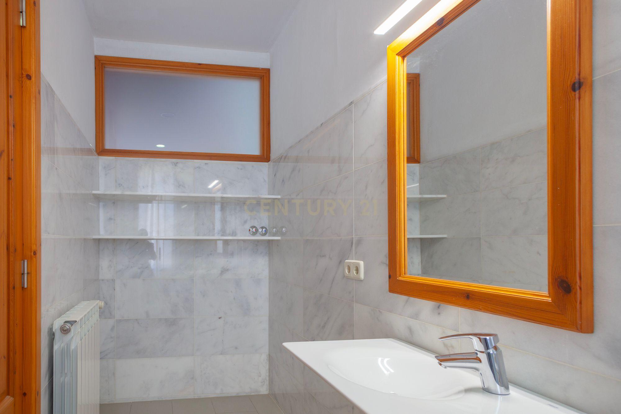 Encanto modernista no rés do chão com jardim – La Garriga - Image 27