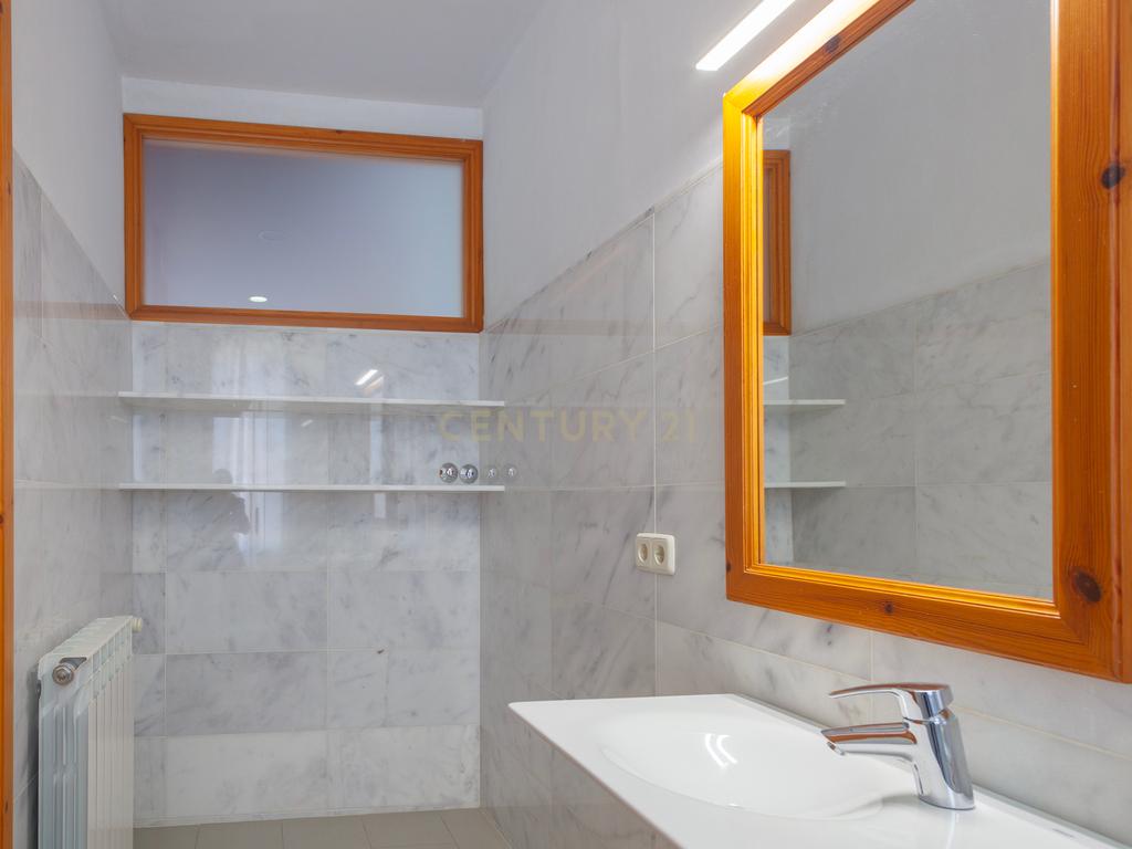 Encanto modernista no rés do chão com jardim – La Garriga - Image 28