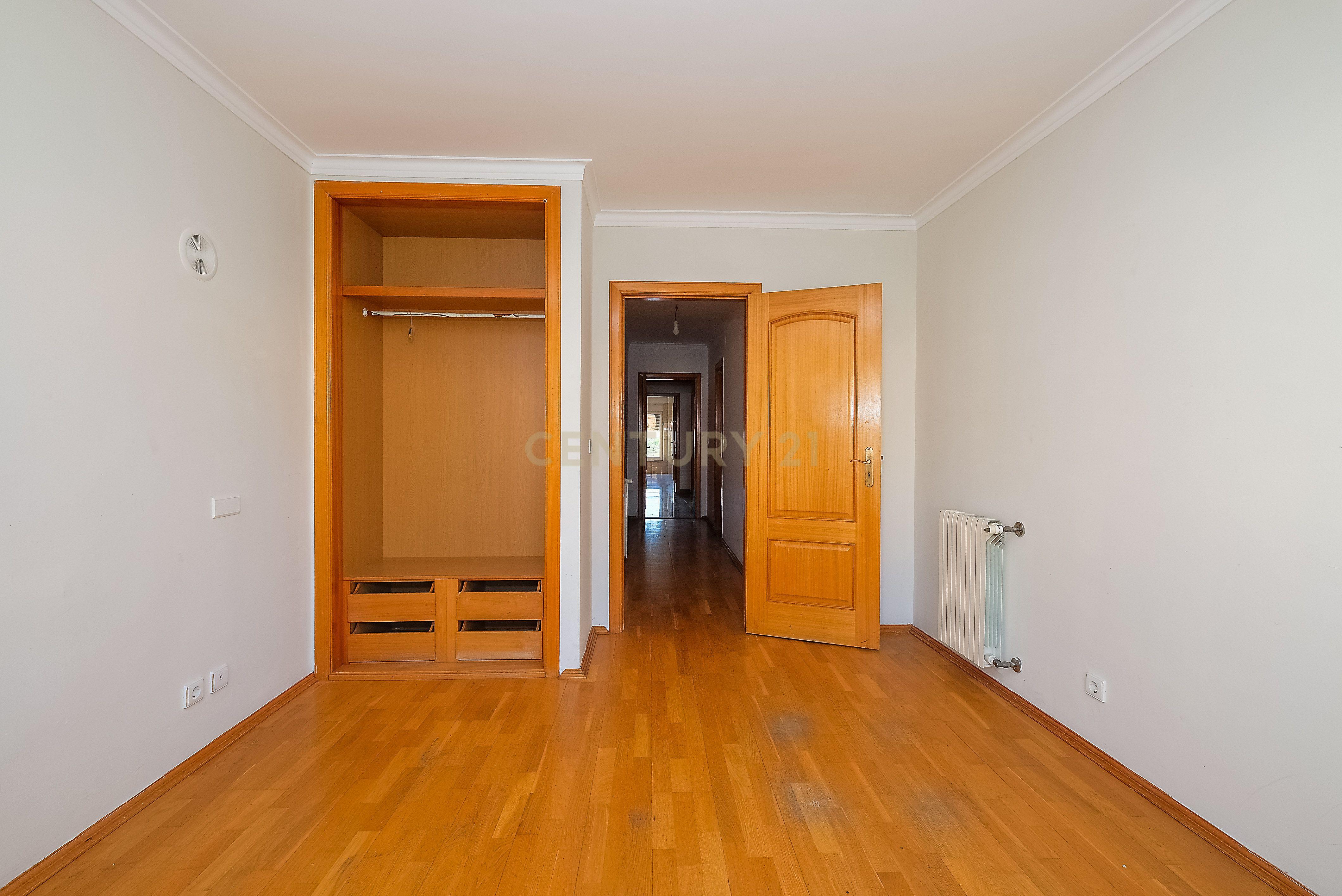 Fotografia 11 de Apartamento T3 luminoso na Parede com varandas, garagem e arrecadação