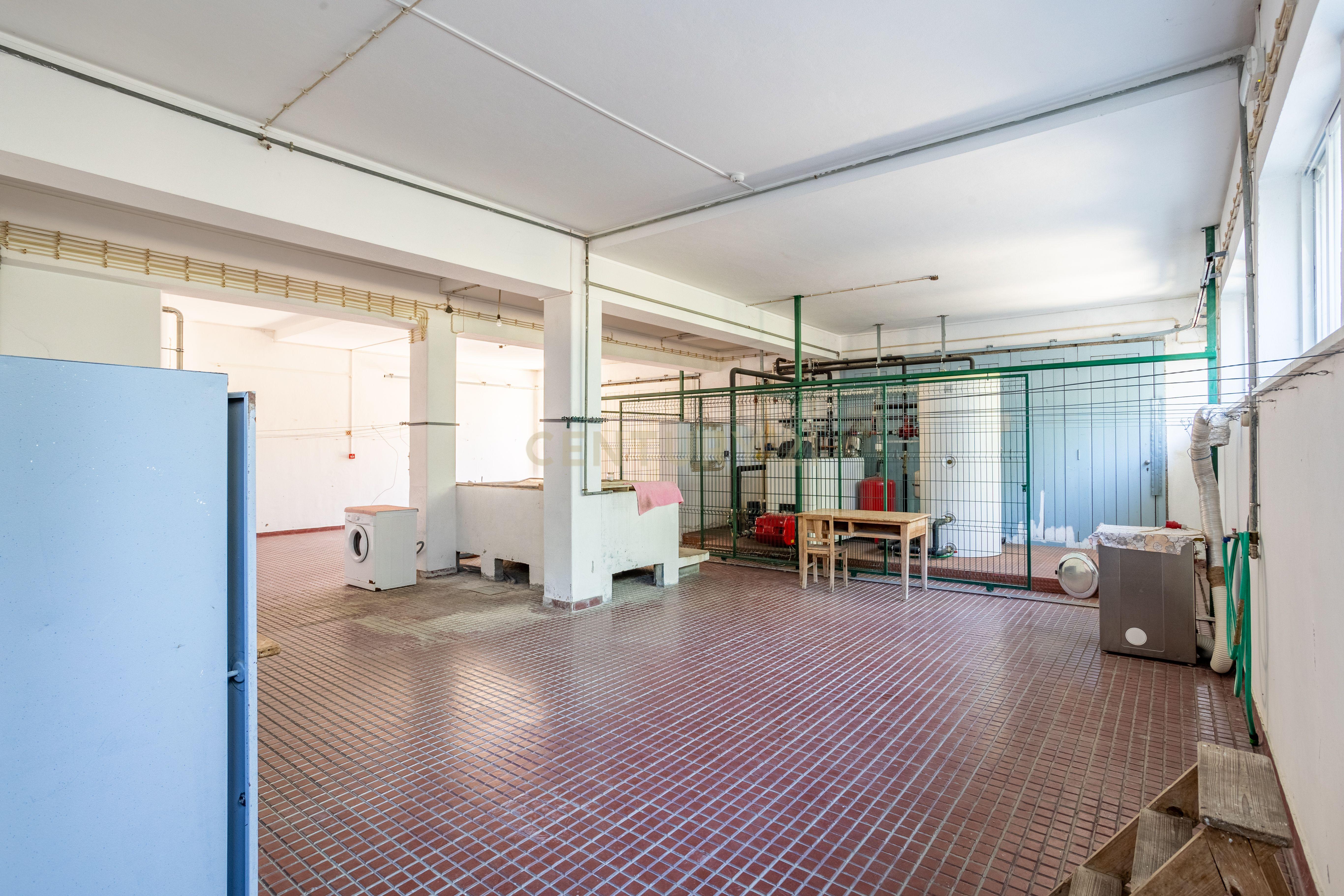 Prédio no Centro de Portalegre para investimento - Image 43
