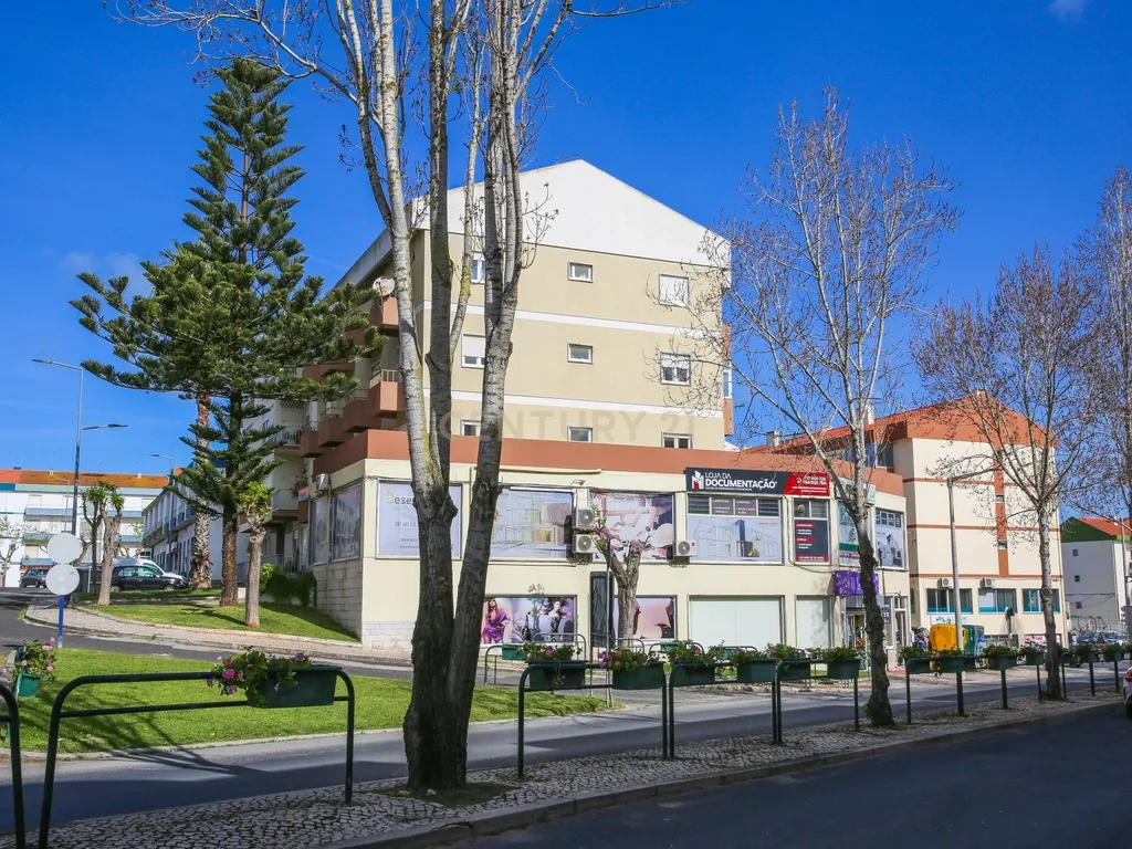 Prédio no Centro da Lourinhã - Image 4