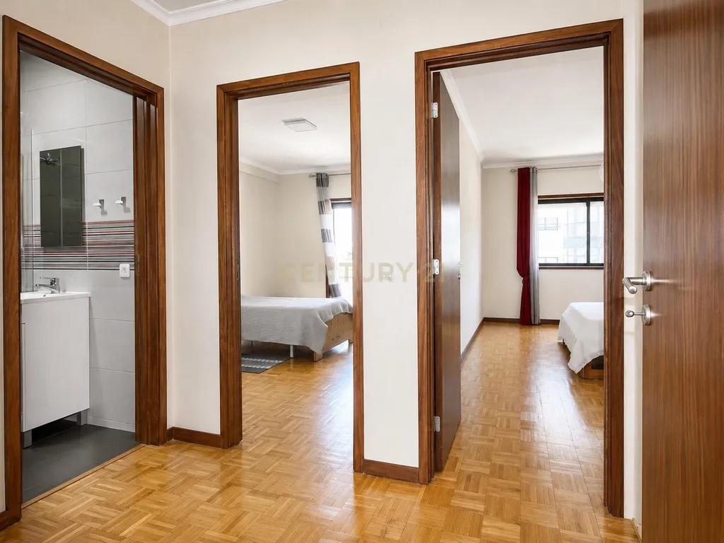 Apartamento T2+1 com Garagem, Varandas em Canidelo Vila Nova de Gaia - Image 5