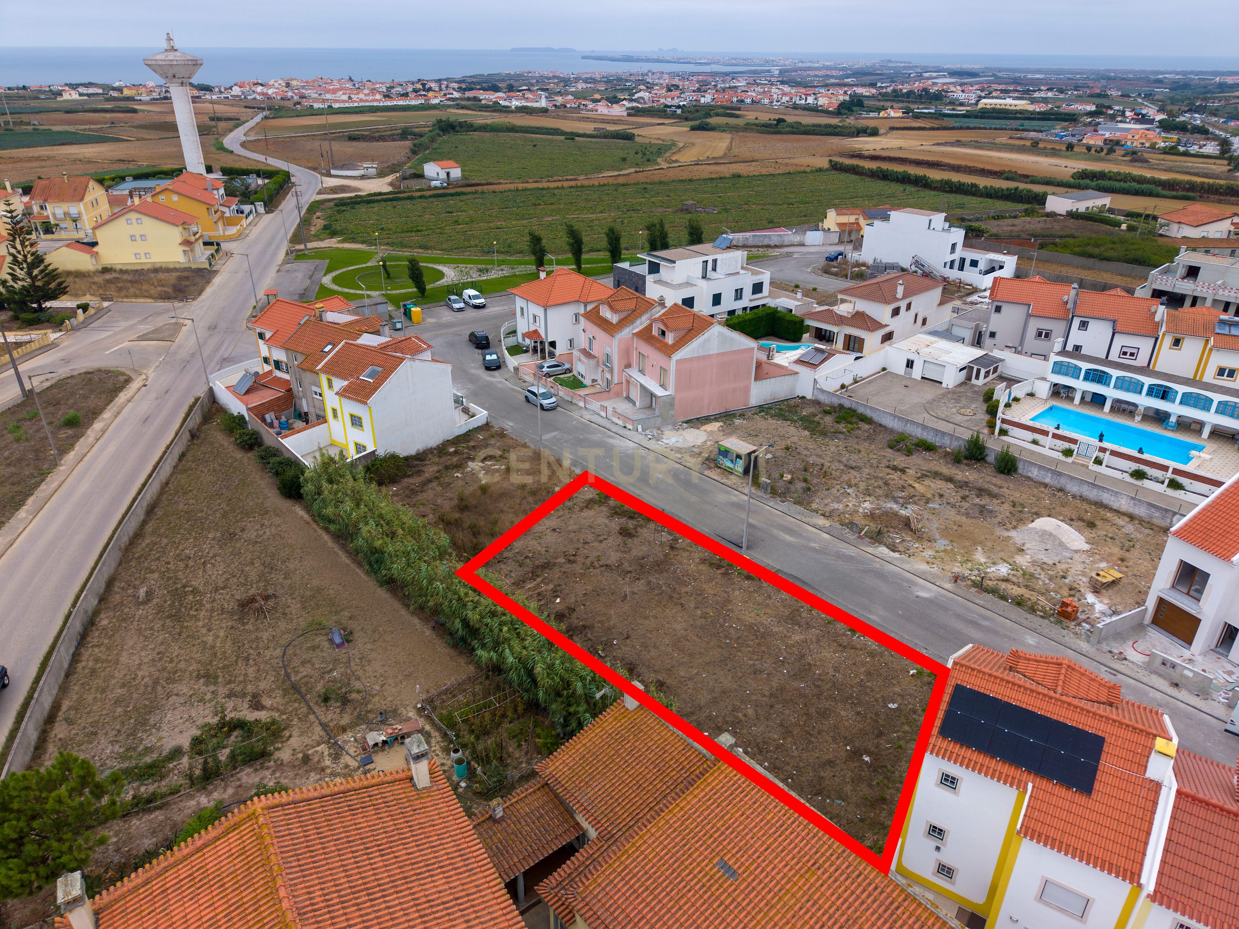 Fotografia 2 de 4 Lotes para Moradias em Banda (Projeto pré-aprovado) | Excelente Investimento junto às Praias de Peniche  Oportunidade de investimento no Alto do Veríssimo – Atouguia da Baleia!