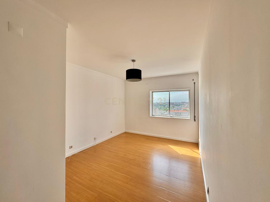Apartamento T4 no centro de Santo Tirso - Image 2