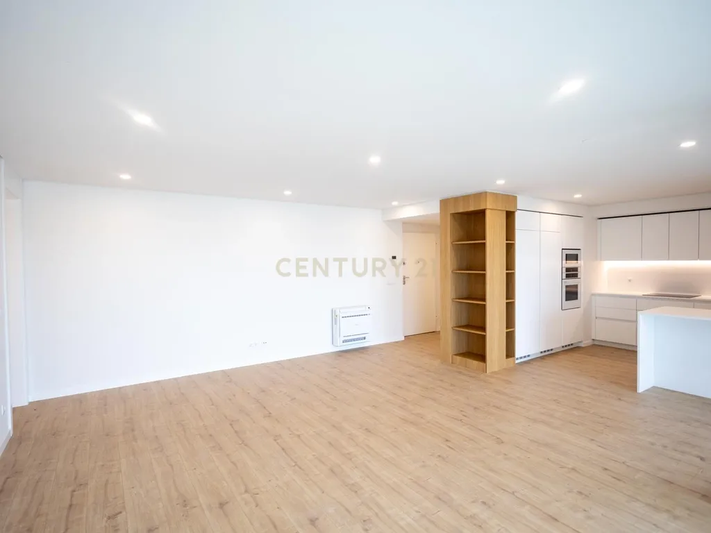 Apartamento T3 com estacionamento e piscina - Areeiro - Image 5