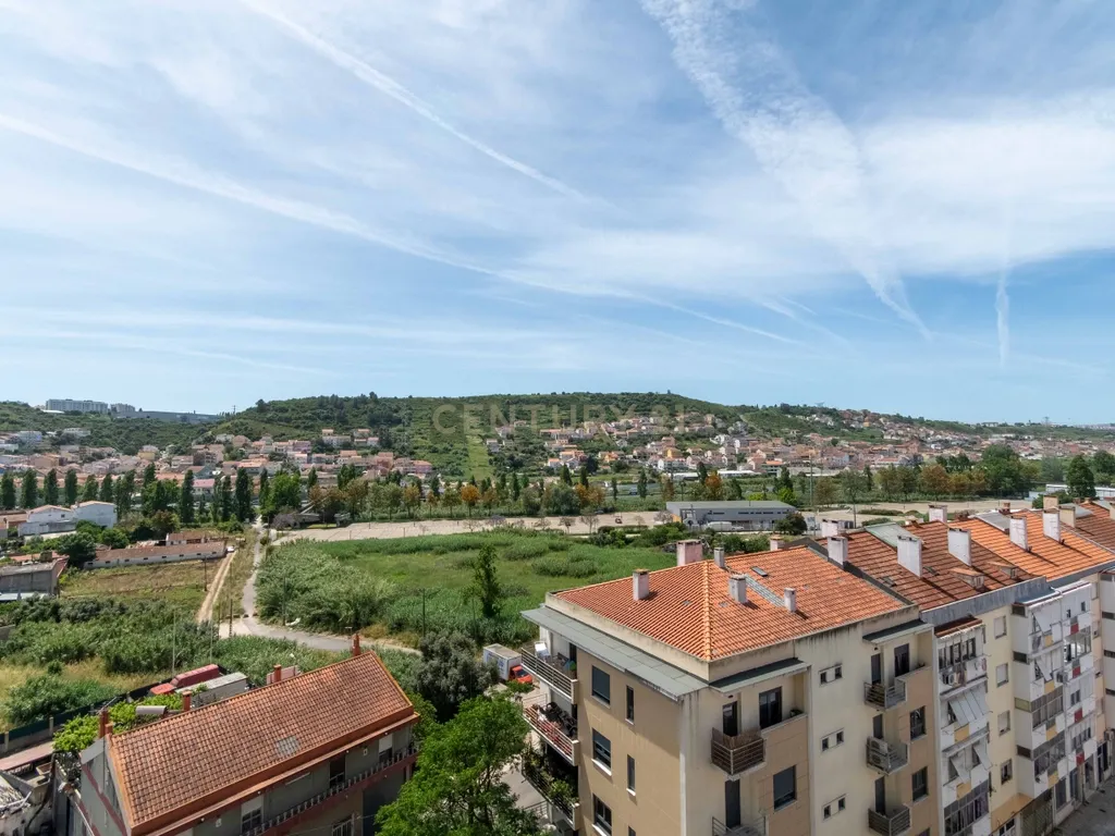 Apartamento T3 com mais de 100m² em Odivelas - Image 13