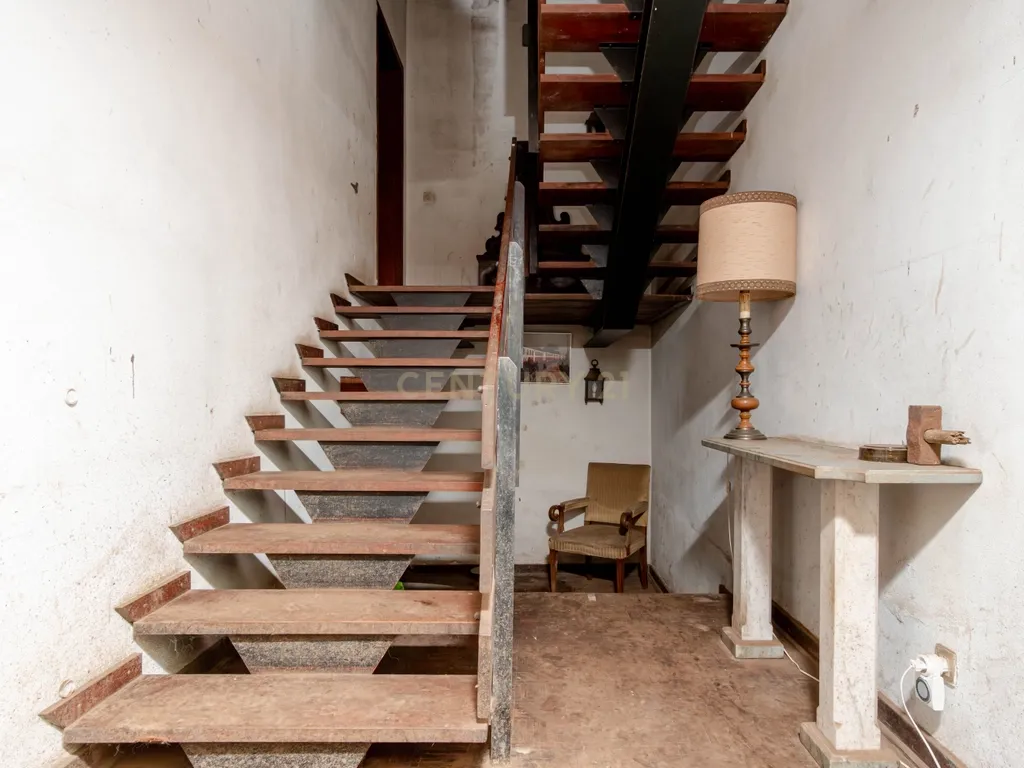 T6+1 em 1066 m2 de tranquilidade, para remodelar ou investir - Image 15