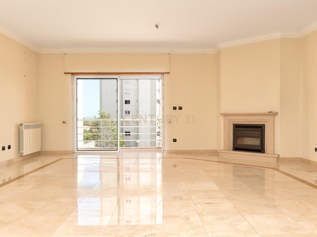 Apartamento T2 com Vista Mar, 2 lugares de garagem na Parede, Cascais - Image 5