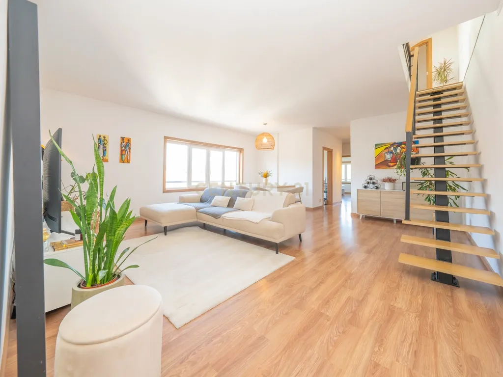Excelente Apartamento T3 Duplex c/ Garagem, na Galiza, Estoril, Cascais - Image 1