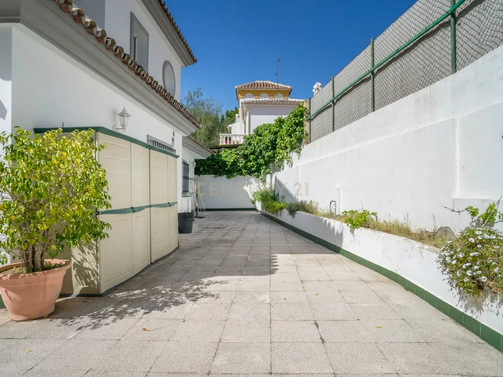 Moradia isolada com piscina privada em Sohail, Fuengirola - Image 30