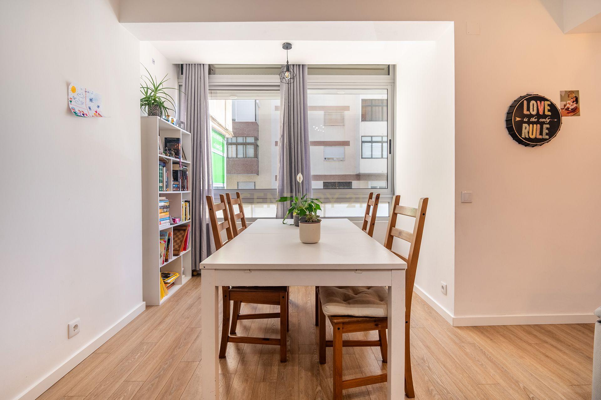 Fotografia 6 de Apartamento Renovado T2 em Oeiras, ótimas áreas e com tudo perto de si!!!