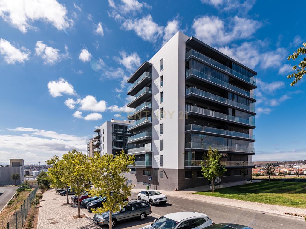 Luxuoso Apartamento T3 em Odivelas com Vista Panorâmica - Image 1
