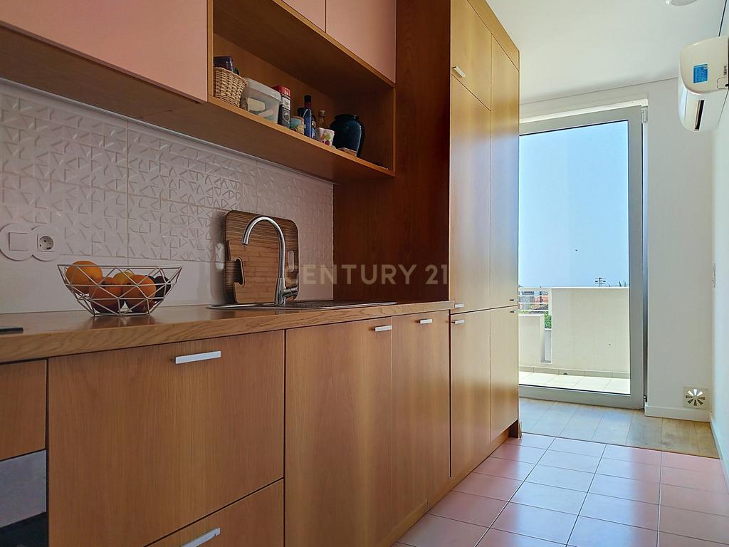 Apartamento revestido com capoto composto por 4 quartos com vistas para o mar em Viana do Castelo - Image 15