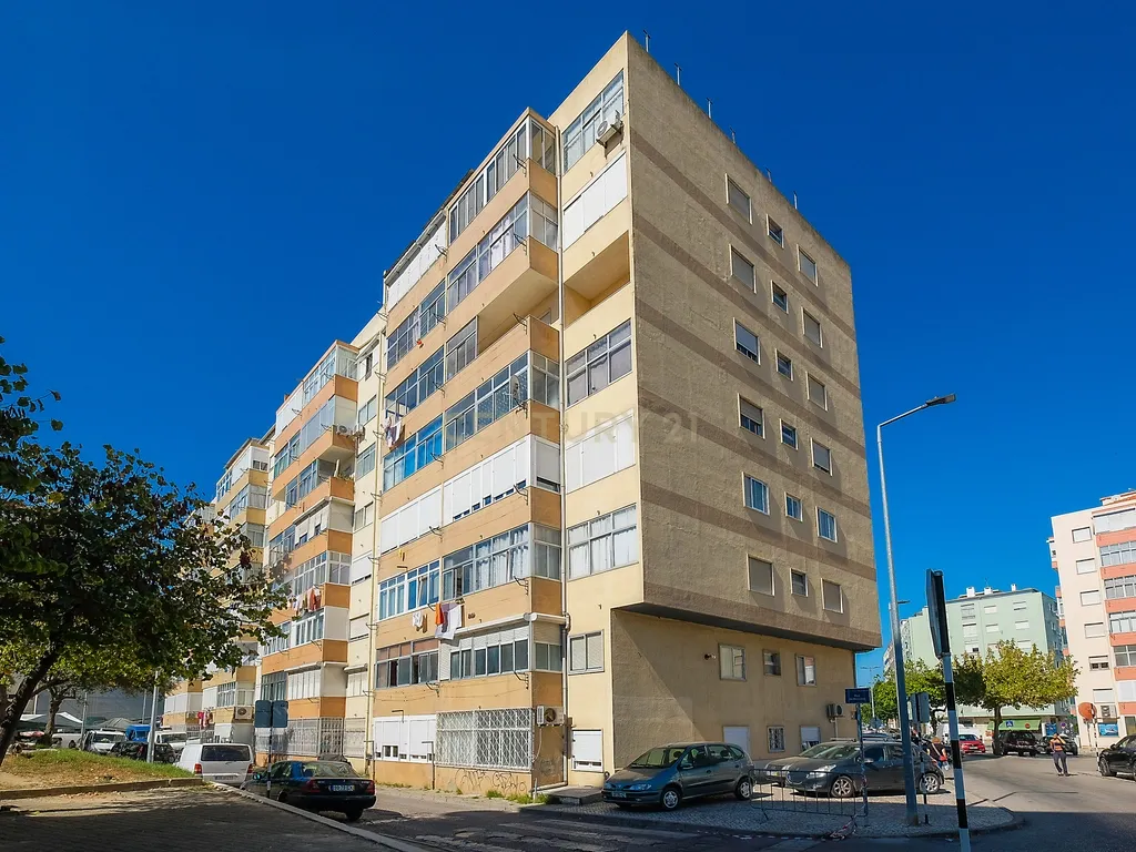 Apartamento T3 no Seixal com Varandas e Acessibilidade Fertagus - Image 31