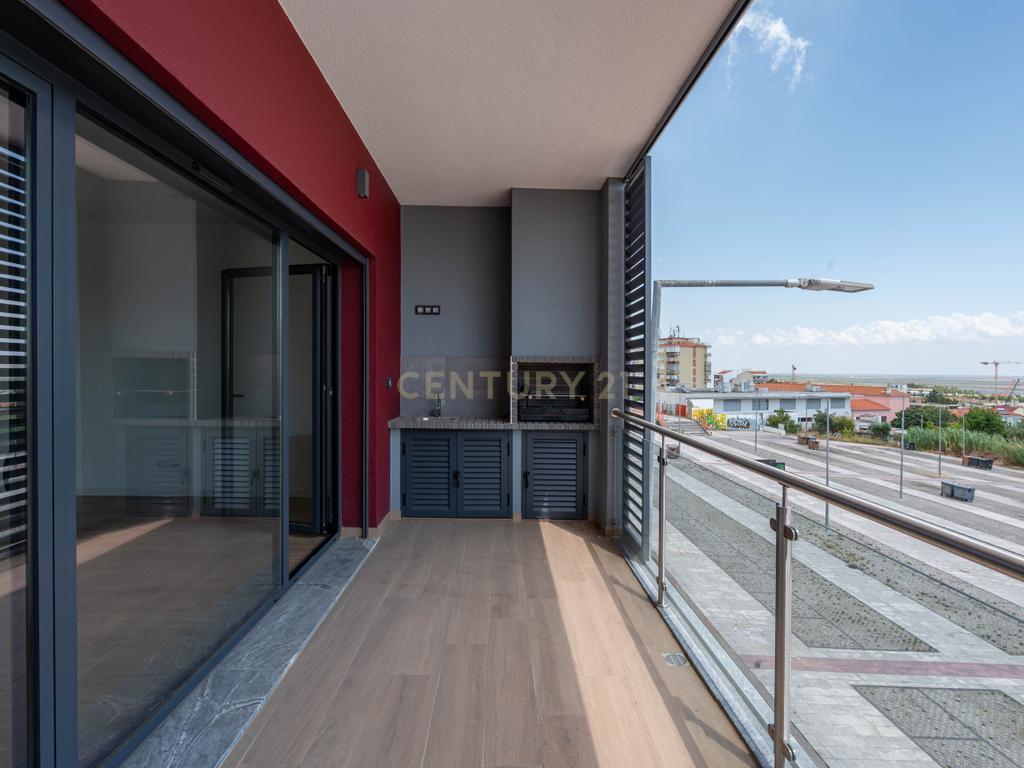 T3 com vista rio, box para 4 carros | Póvoa de Santa Iria - Image 16
