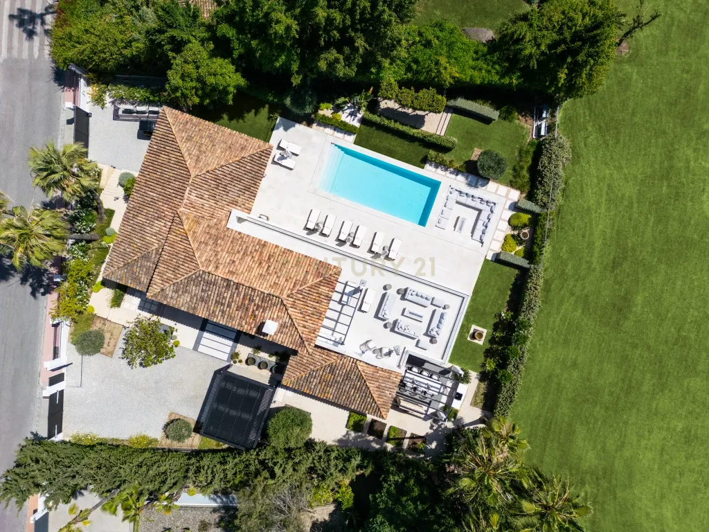 Auriga 36 – Elegância atemporal com vista para o campo de golfe em Nueva Andalucía - Image 33