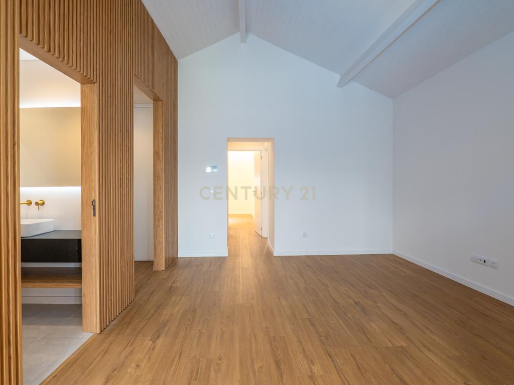 A Sua Nova Casa em Matosinhos – Moradia Térrea com Jardim e duas Suites! - Image 2
