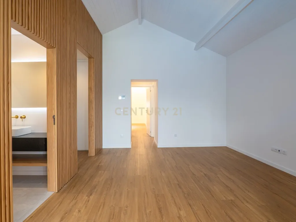 A Sua Nova Casa em Matosinhos – Moradia Térrea com Jardim e duas Suites! - Image 2