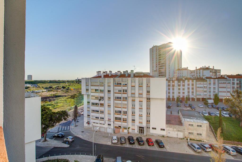 ARRENDA APARTAMENTO T2 -86 M2- COM ELEVADOR, EM MIRAFLORES, LINDA-A-VELHA - Image 10