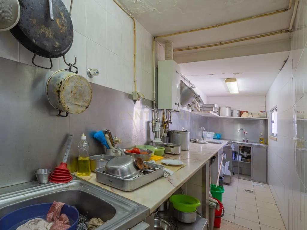 Oportunidade Única em Santo António da Caparica - Image 13