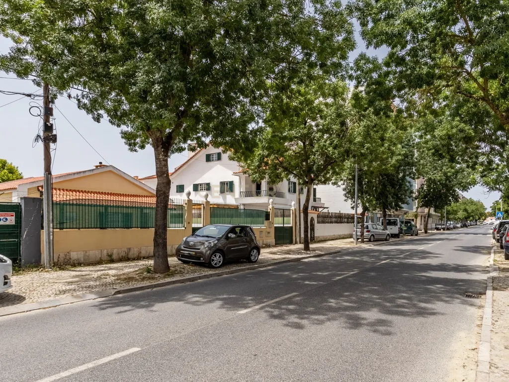 Propriedade bifamiliar T6 na Costa da Caparica. - Image 3