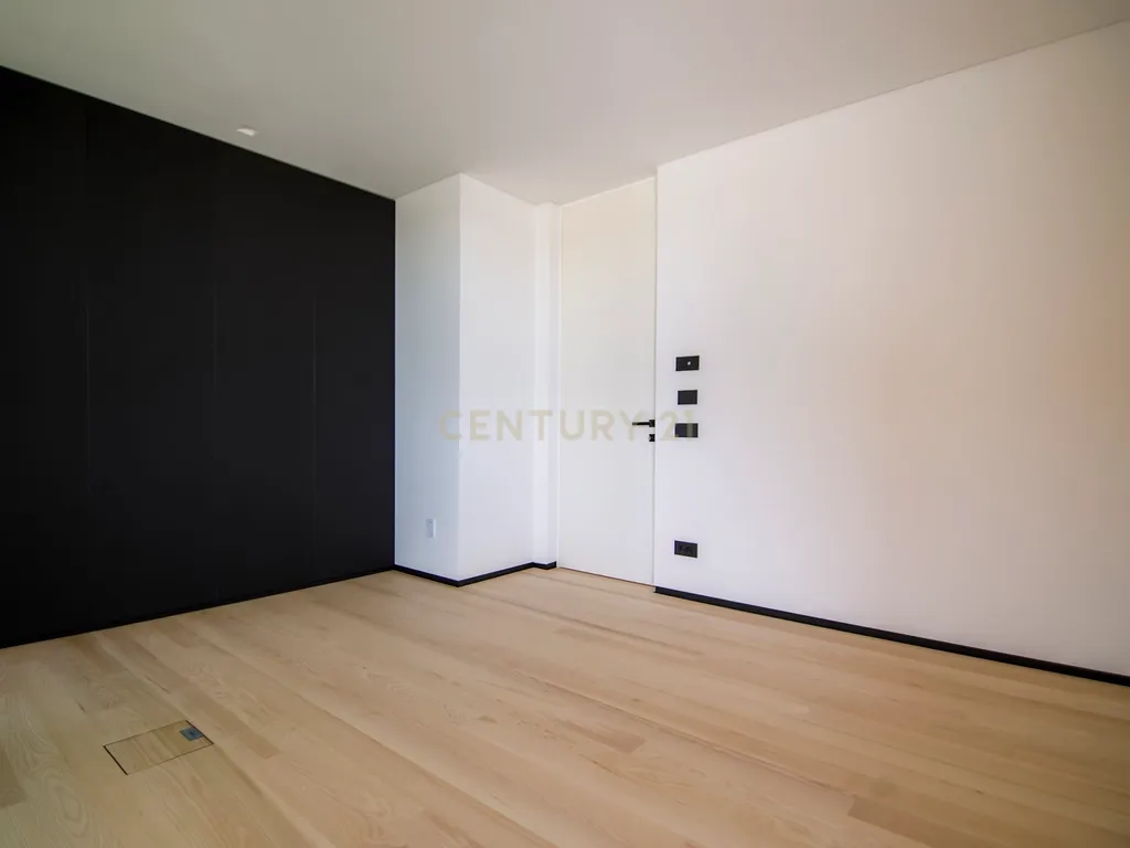 Moradia Nova com 4 quartos dentro de um condomínio fechado em Cascais, a apenas 5 minutos das praias de Cascais! - Image 38
