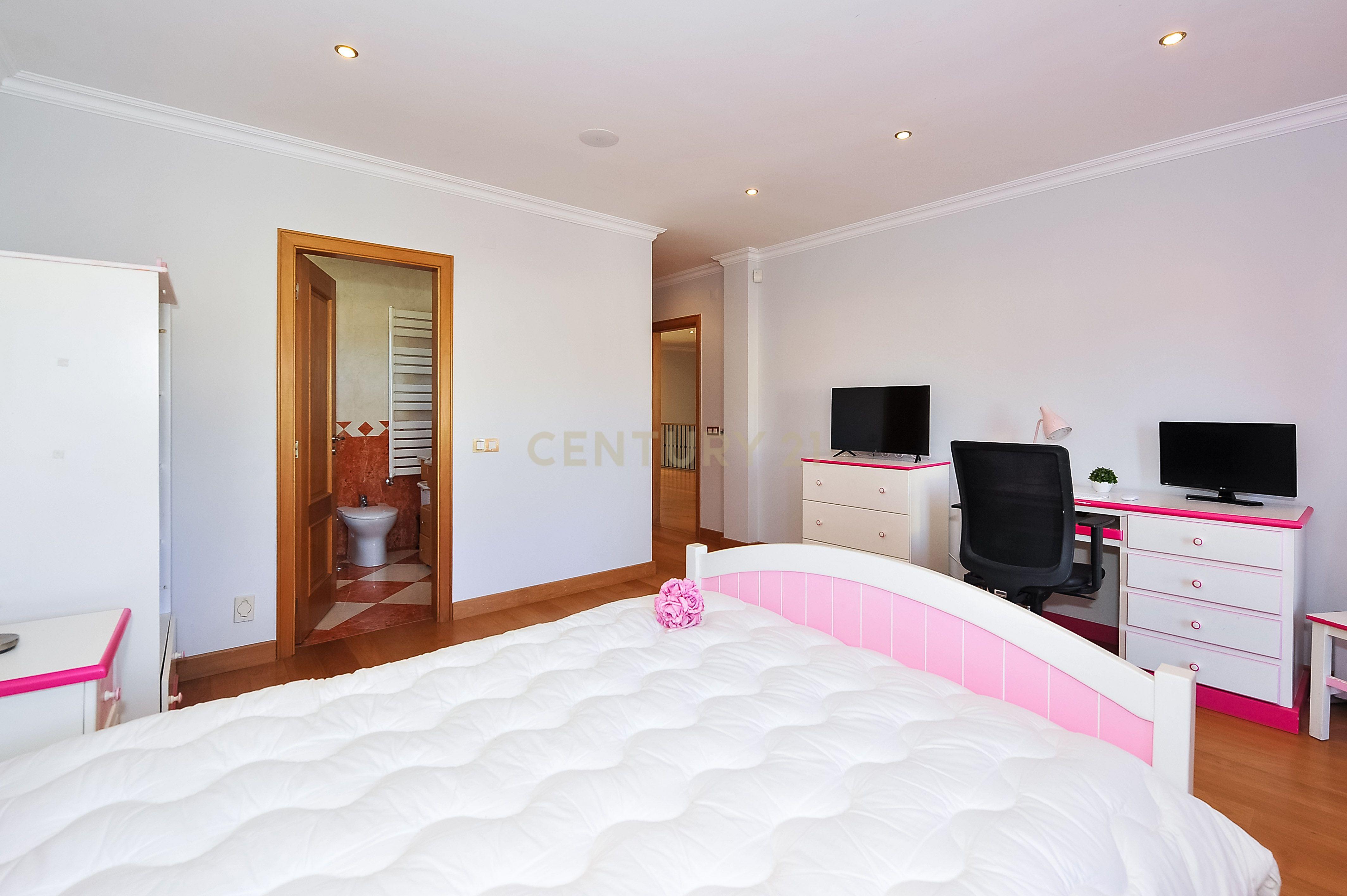 MORADIA T6 - EXELENTE INVESTIMENTO - Image 53